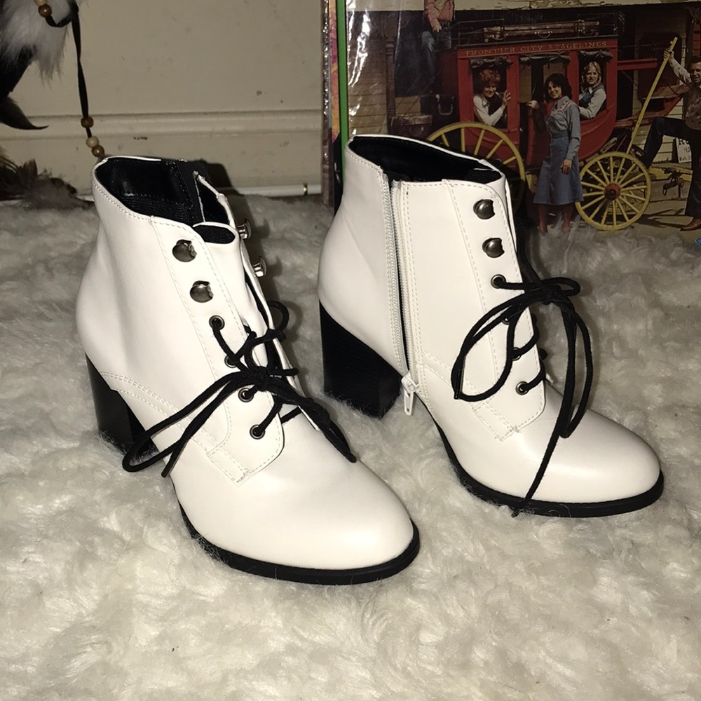 White lace up boot